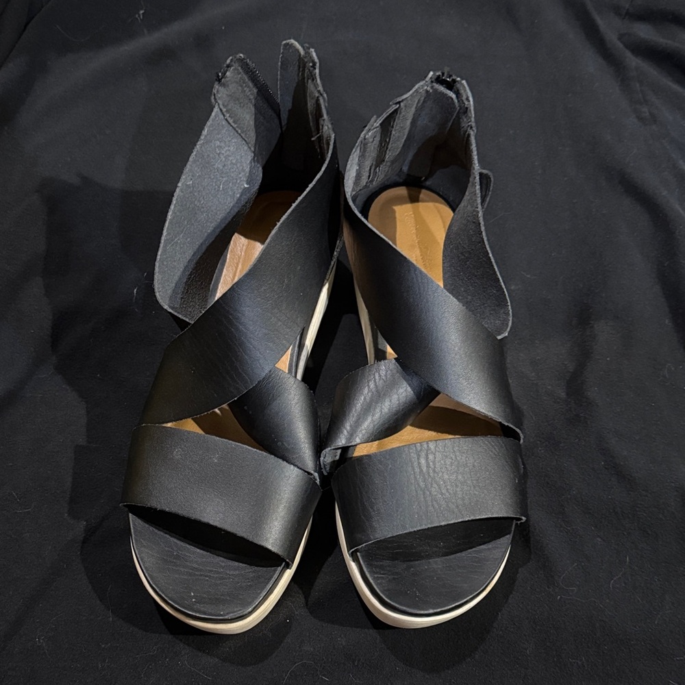Universal Thread Black Crisscross Platform Sandals